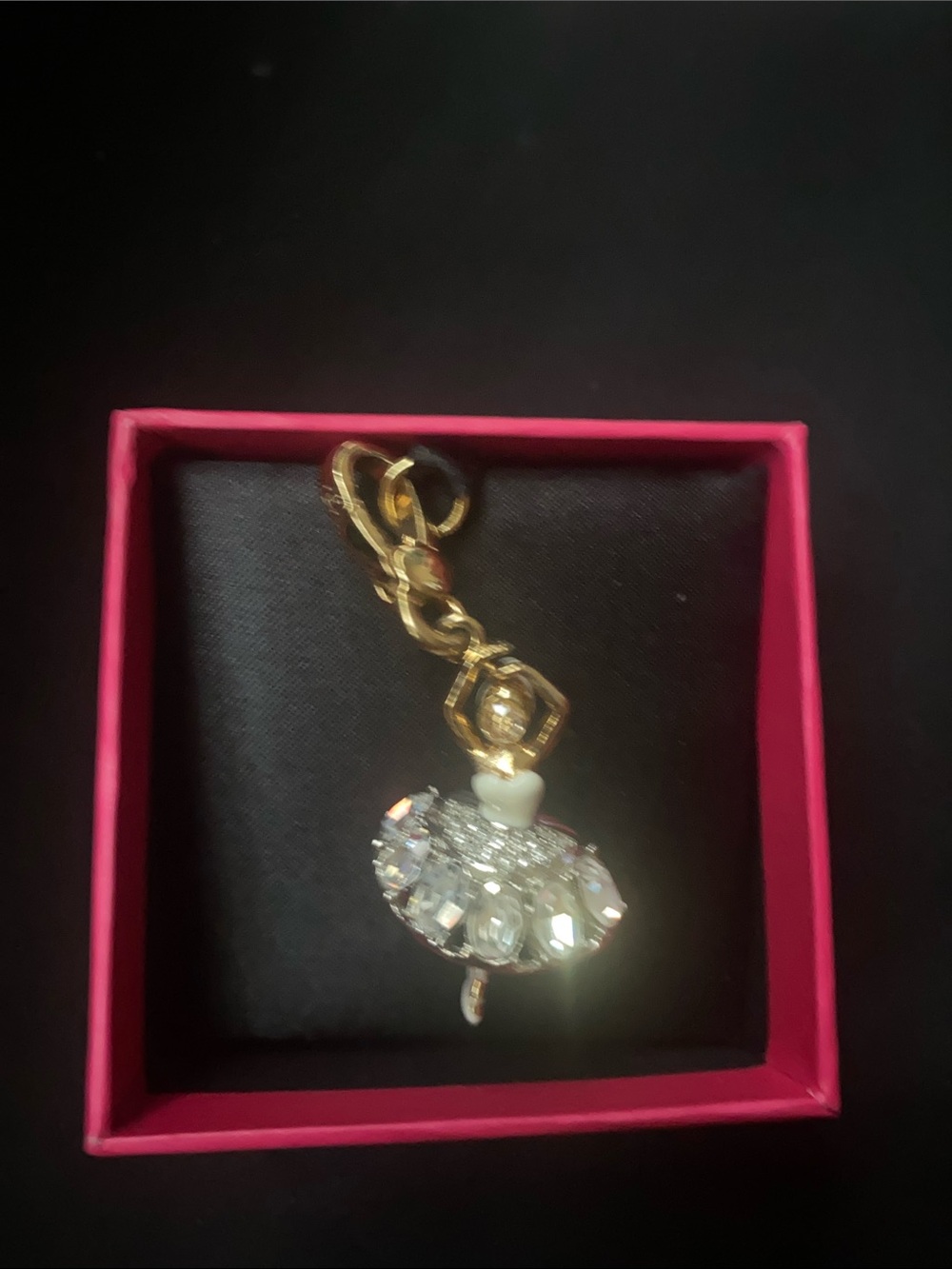 Juicy Couture Hot Pink Box with Gold Logo - Picture 5 of 6